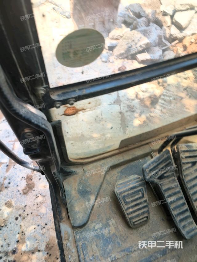 右側(cè)玻璃角標(biāo)（駕駛室部分）