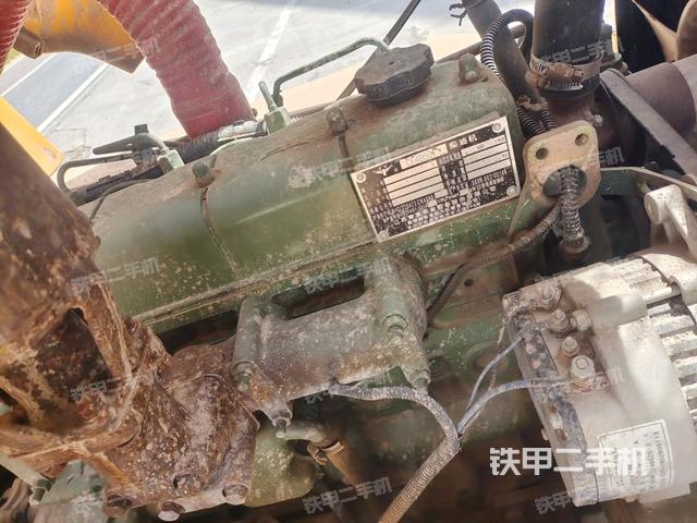 發(fā)動機(jī)艙全景（壓路機(jī)發(fā)動機(jī)艙）