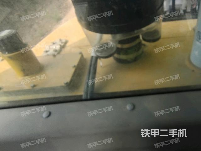 駕駛室頂蓬內(nèi)（壓路機(jī)駕駛室）