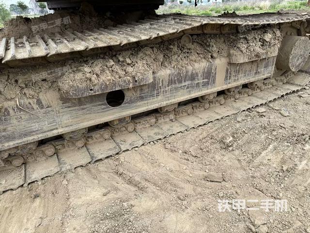 右侧履带整体(行走机构) 右侧履带整体(行走机构)