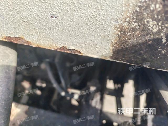 风扇及皮带(压路机发动机舱) 风扇及皮带(压路机发动机舱)