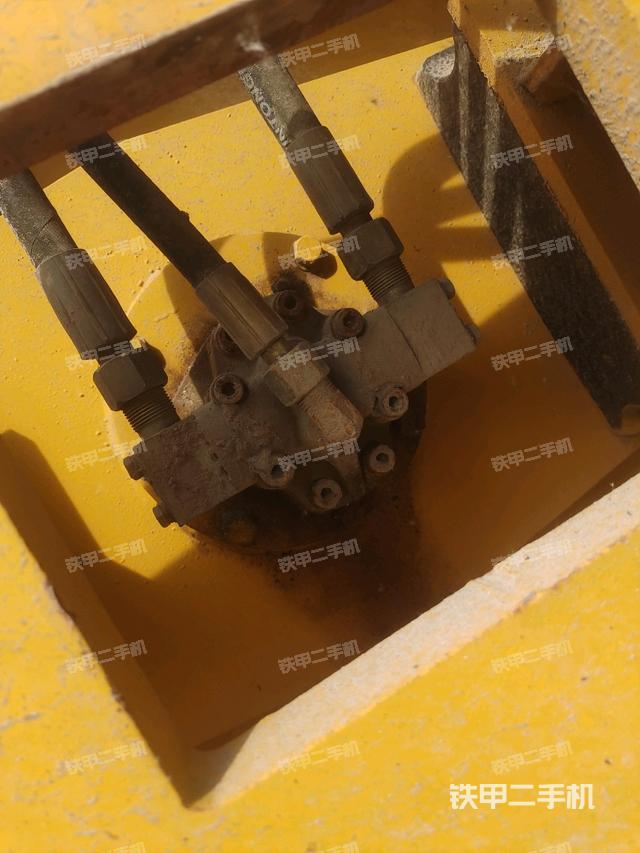 正后側(cè)（壓路機(jī)前后車架）