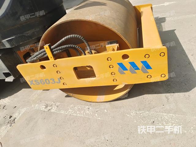 前車架正左側(cè)（壓路機(jī)前后車架）