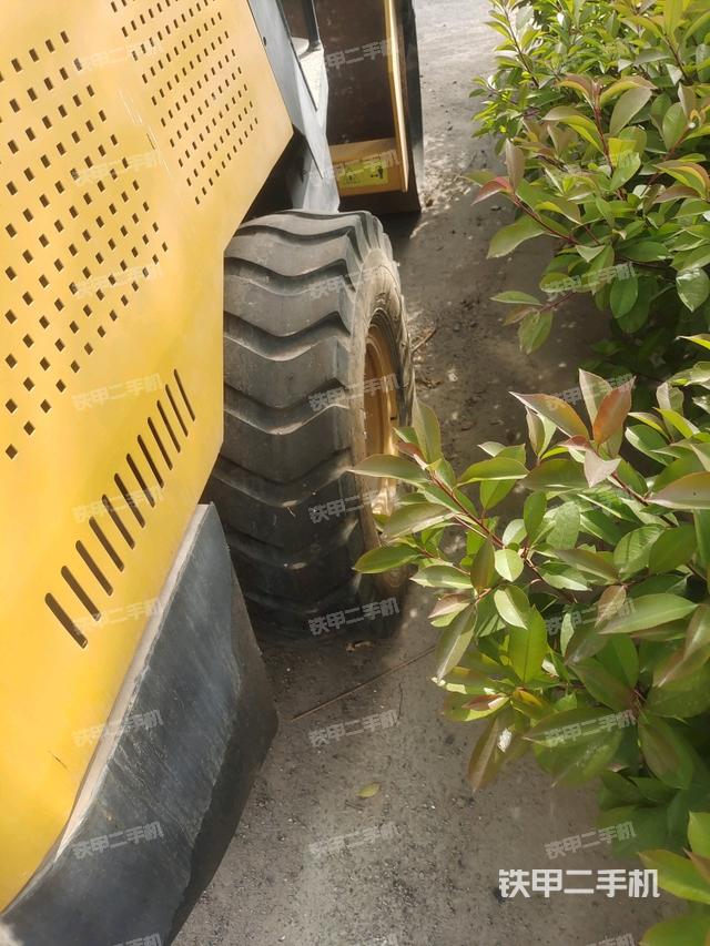 前輪右側(cè)減震塊連接及部件（壓路機前后車架）