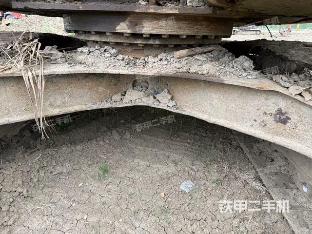 左驅(qū)動輪（行走機構(gòu)）