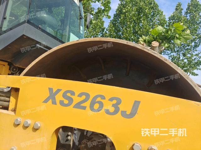 前車(chē)架正右側(cè)（壓路機(jī)前后車(chē)架）