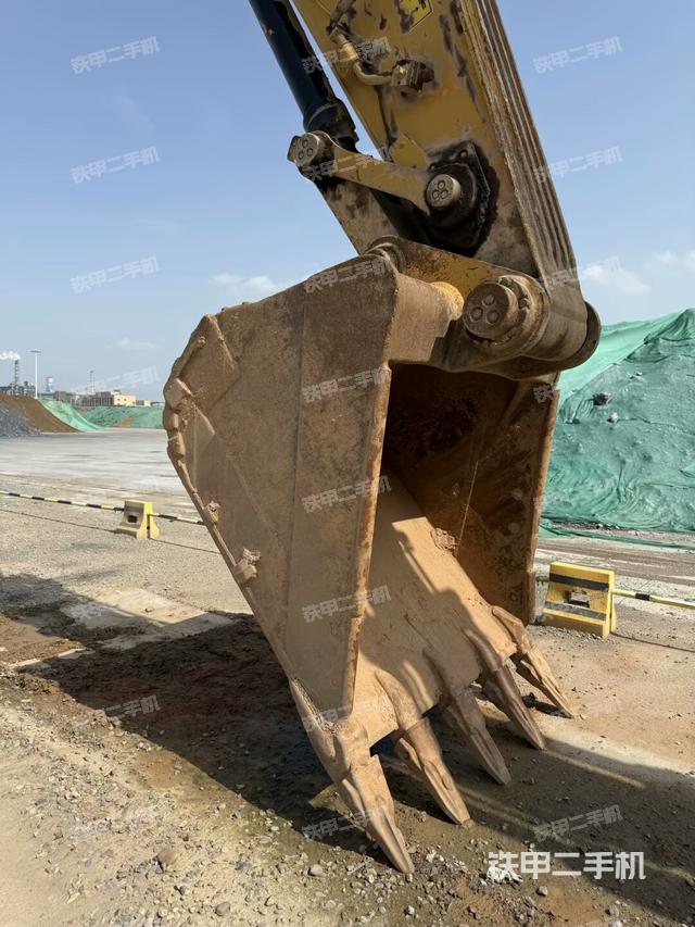 小臂整體左后(工作和回轉(zhuǎn)裝置) 小臂整體左后(工作和回轉(zhuǎn)裝置)