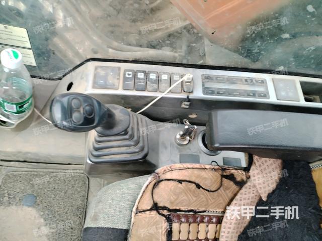 座椅右側(cè)控制臺(tái)/鑰匙門/油門/含右手柄（駕駛室部分）