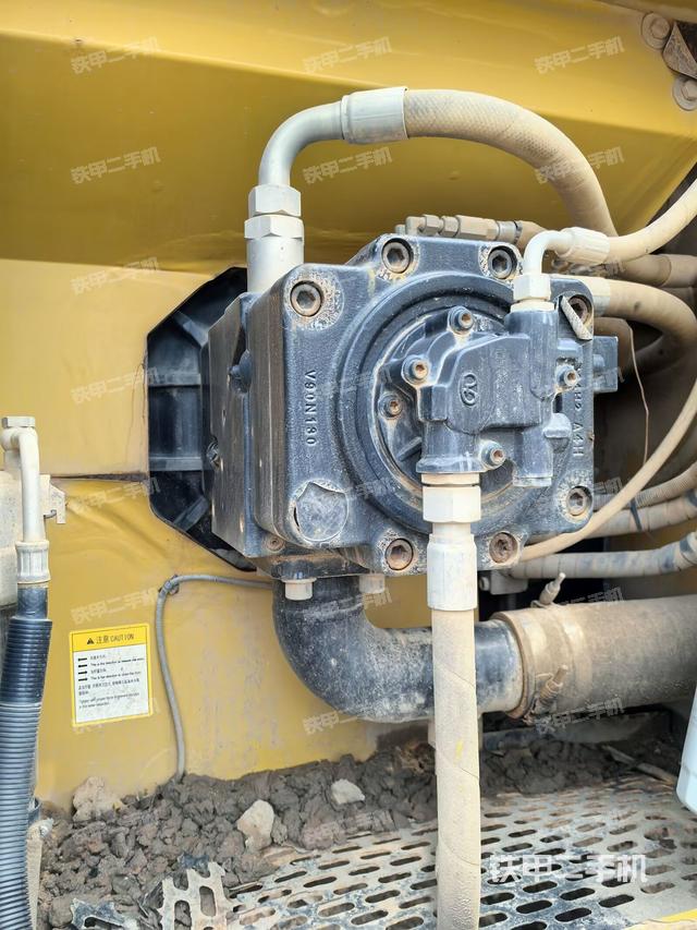 液壓泵艙室正面整體(整機(jī)外觀) 液壓泵艙室正面整體(整機(jī)外觀)