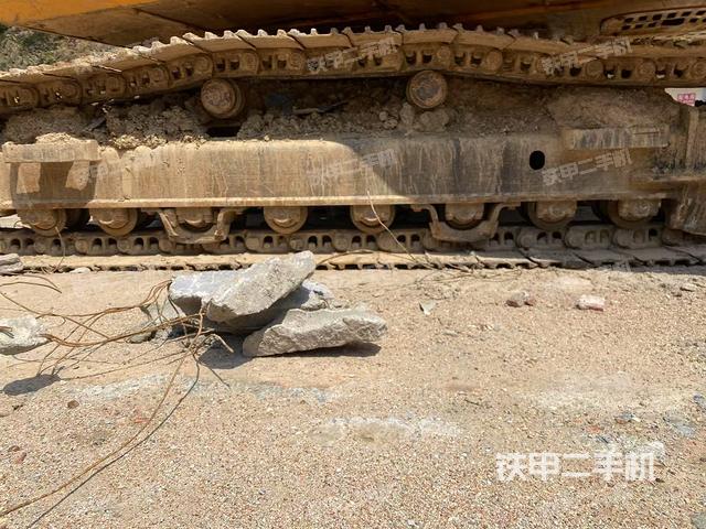 單側(cè)履帶整體(整機(jī)外觀) 單側(cè)履帶整體(整機(jī)外觀)