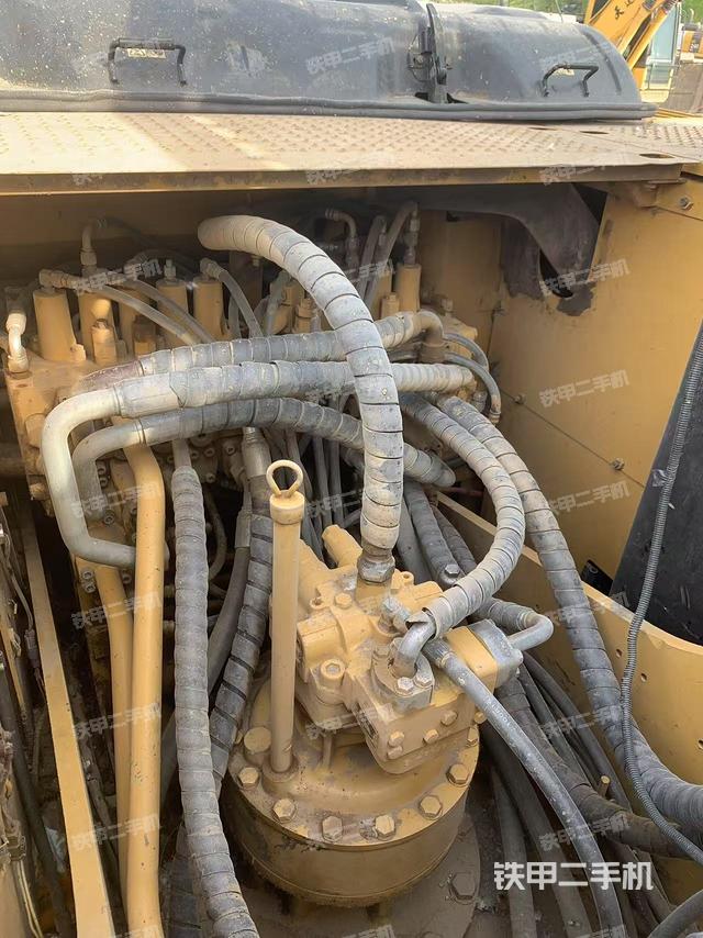 回轉(zhuǎn)馬達和主控閥（整機外觀）