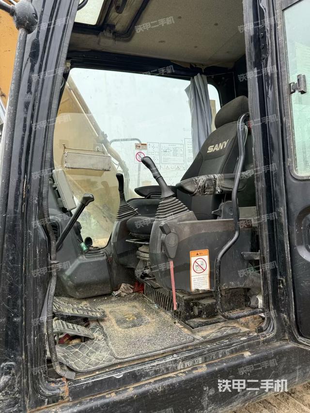 后窗玻璃角標(biāo)（駕駛室部分）