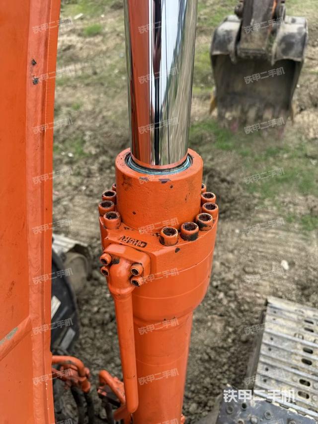 大臂油缸整體?豎拍（工作和回轉(zhuǎn)裝置）