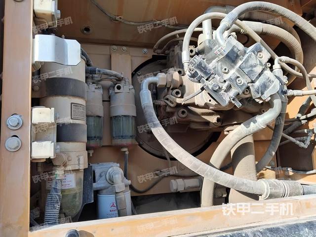 液壓泵艙室正面整體（整機(jī)外觀）