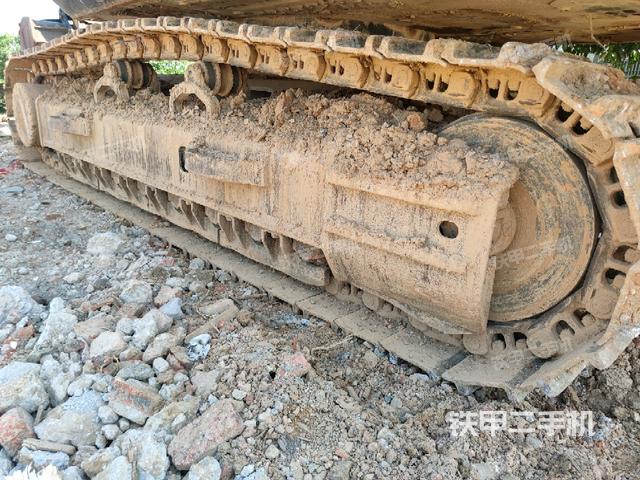 右側(cè)履帶整體(行走機(jī)構(gòu)) 右側(cè)履帶整體(行走機(jī)構(gòu))