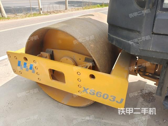 正后側(cè)（壓路機(jī)前后車架）