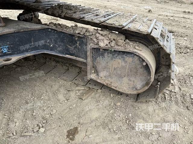 右側(cè)履帶整體(行走機(jī)構(gòu)) 右側(cè)履帶整體(行走機(jī)構(gòu))