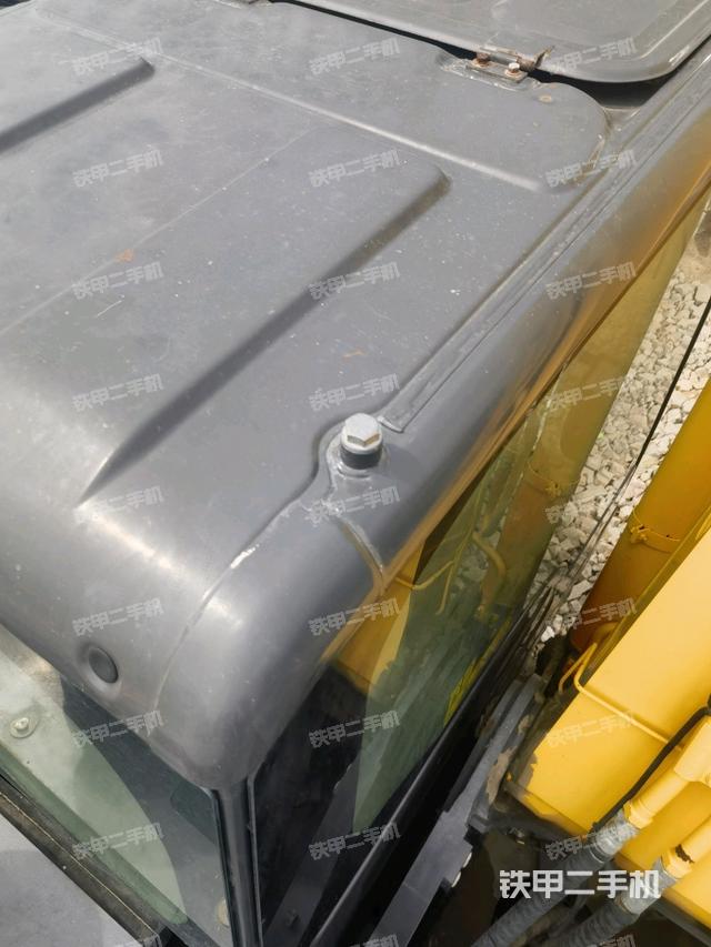 駕駛室頂部(整機外觀) 駕駛室頂部(整機外觀)