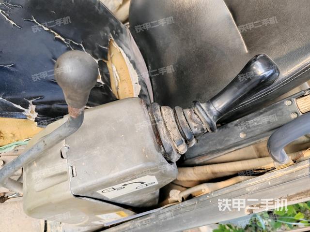 座椅右側(cè)控制臺/鑰匙門/油門/含右手柄（駕駛室部分）