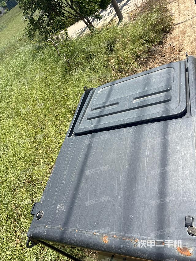 驾驶室顶部（整机外观）