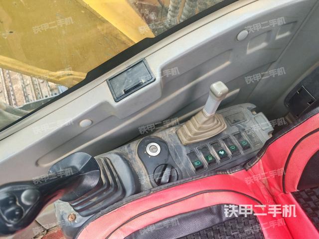 座椅右側(cè)控制臺/鑰匙門/油門/含右手柄（駕駛室部分）