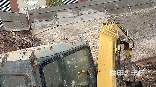 驾驶室顶部（整机外观）