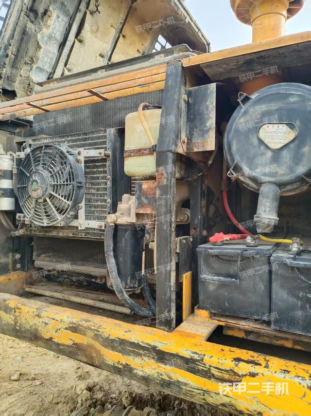 駕駛室整體(整機(jī)外觀) 駕駛室整體(整機(jī)外觀)