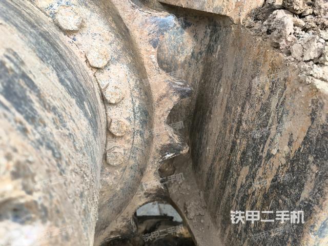 右側(cè)履帶整體(行走機(jī)構(gòu)) 右側(cè)履帶整體(行走機(jī)構(gòu))