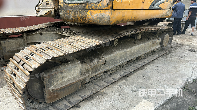 單側(cè)履帶整體(整機外觀) 單側(cè)履帶整體(整機外觀)