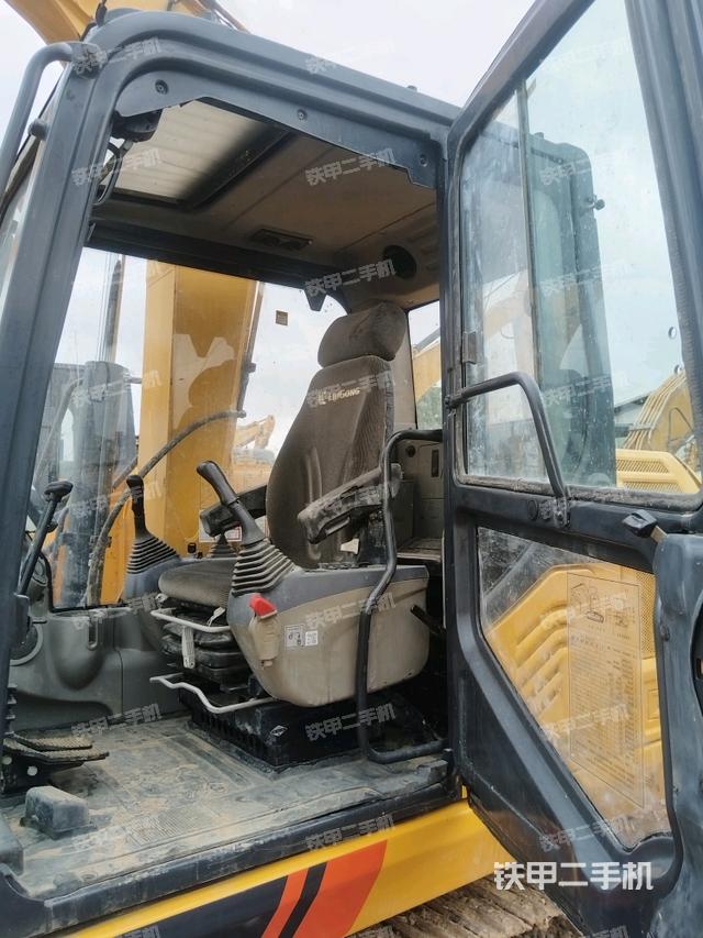 駕駛室整體（整機外觀）