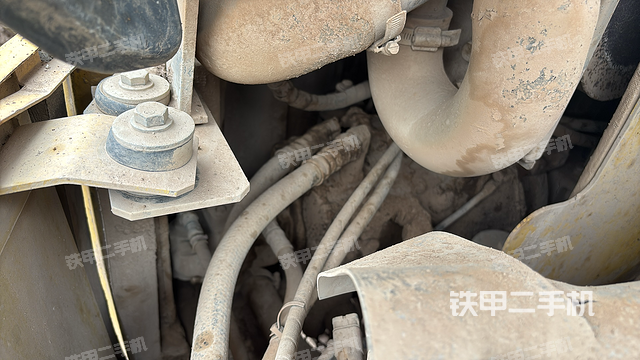 液压泵舱室正面整体（整机外观）