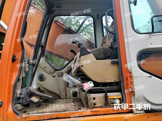 駕駛室整體（整機(jī)外觀）