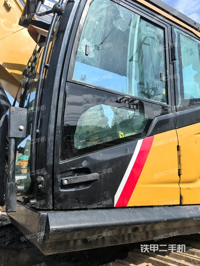 左后方玻璃角標(biāo)（駕駛室部分）