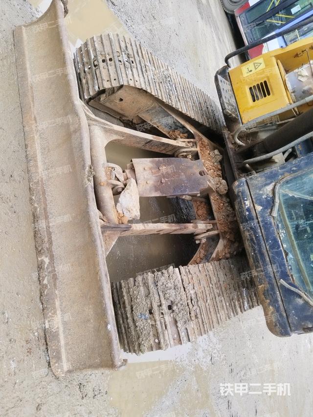 轉(zhuǎn)盤和下車架正前（工作和回轉(zhuǎn)裝置）