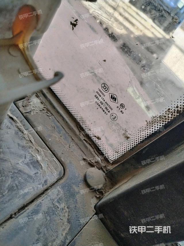 后窗玻璃角標（駕駛室部分）