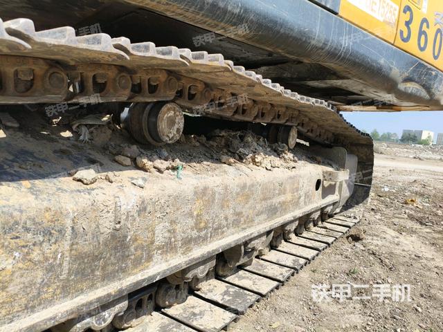 右側(cè)履帶整體(行走機(jī)構(gòu)) 右側(cè)履帶整體(行走機(jī)構(gòu))