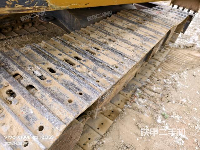 單側(cè)履帶整體（整機(jī)外觀）