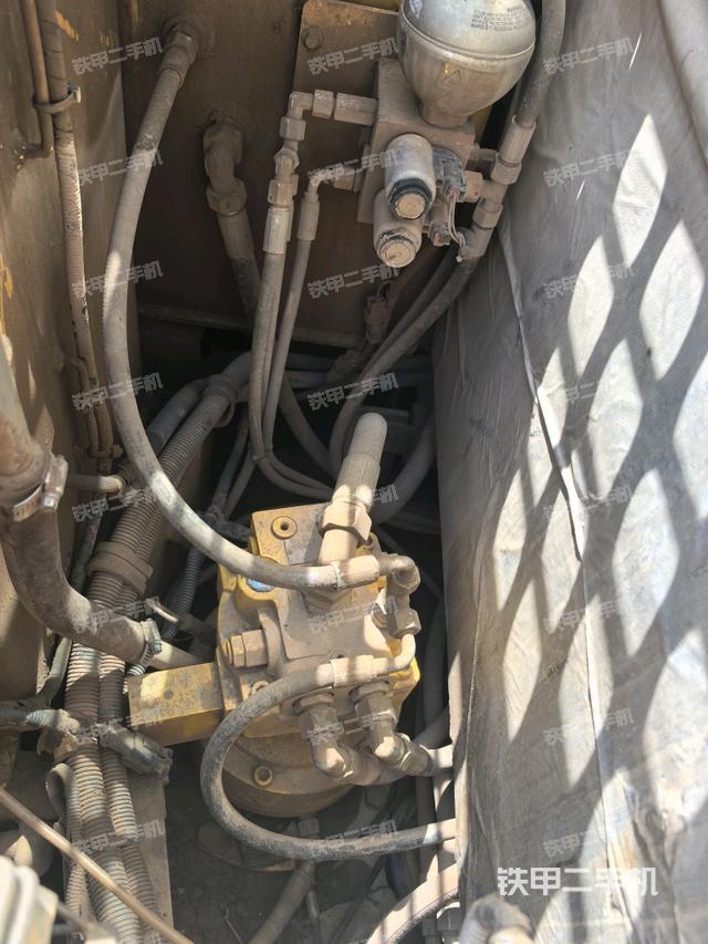 回轉馬達和主控閥（整機外觀）