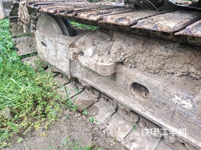 右驅(qū)動輪（行走機構(gòu)）