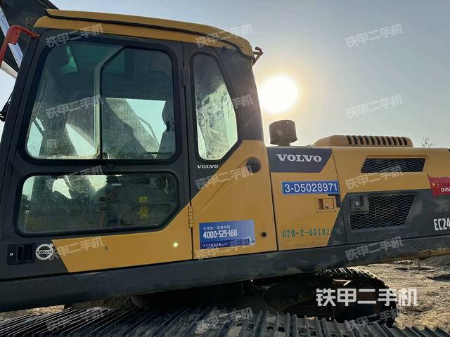 驾驶室顶部（整机外观）