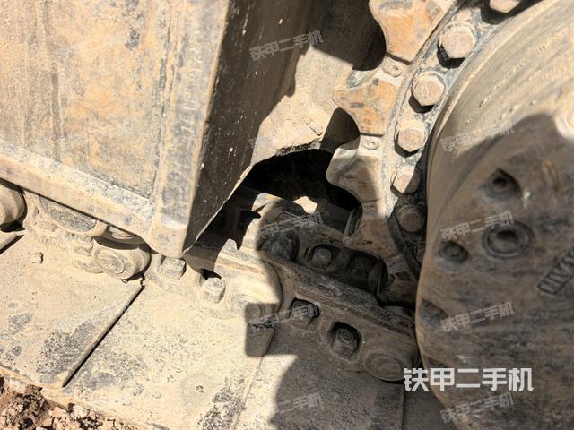 左驅(qū)動輪（行走機(jī)構(gòu)）