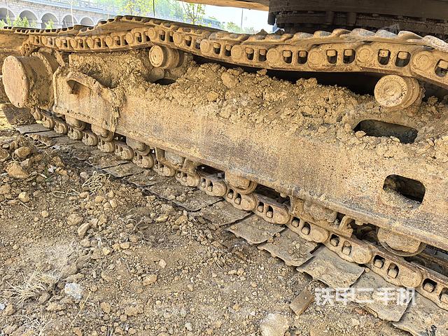 单侧履带整体(整机外观) 单侧履带整体(整机外观)