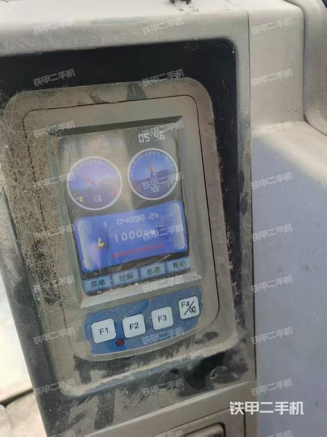 回轉(zhuǎn)馬達(dá)和主控閥（整機(jī)外觀）