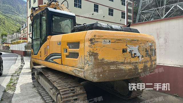 整機右后45°(整機外觀) 整機右后45°(整機外觀)