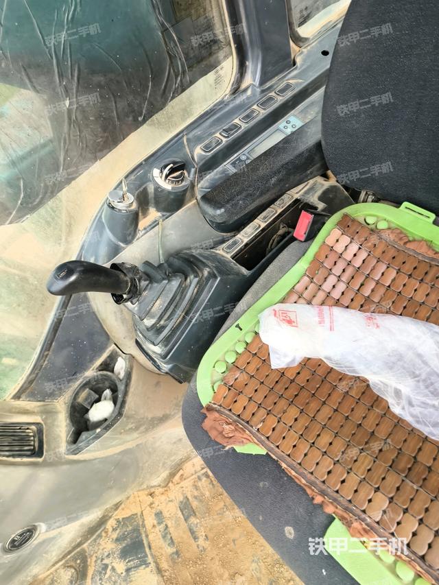 座椅后部(駕駛室部分) 座椅后部(駕駛室部分)