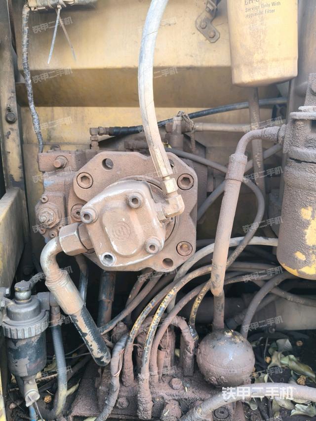 液壓泵艙室正面整體（整機(jī)外觀）