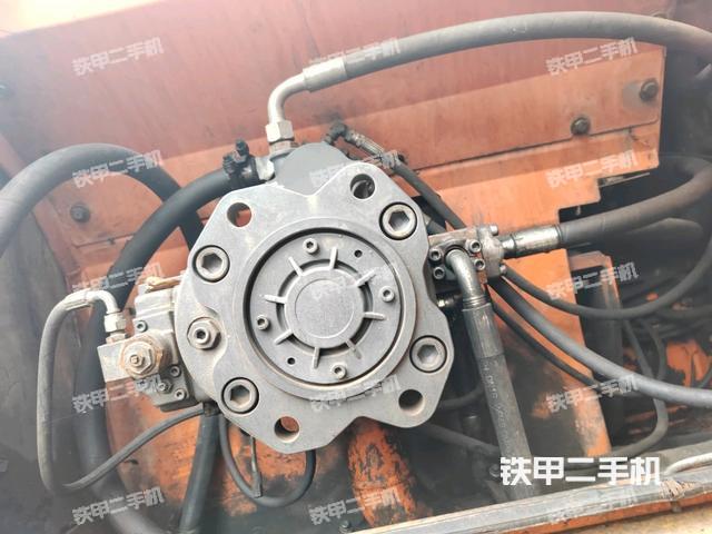 液壓泵艙室正面整體（整機(jī)外觀）