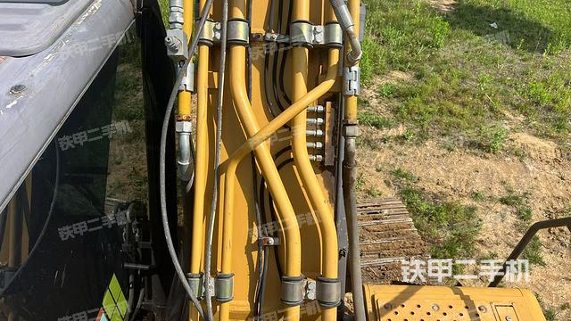 大臂背部俯視（工作和回轉(zhuǎn)裝置）