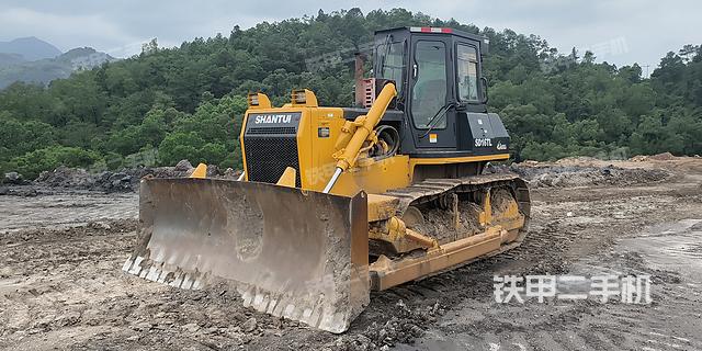 山推SD16標(biāo)準(zhǔn)型推土機(jī)