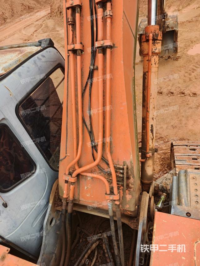 大臂背部俯視(工作和回轉(zhuǎn)裝置) 大臂背部俯視(工作和回轉(zhuǎn)裝置)